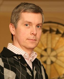 Mikulás Gábor könyvtáros, a GM Info Consulting Kft. ügyvezetője