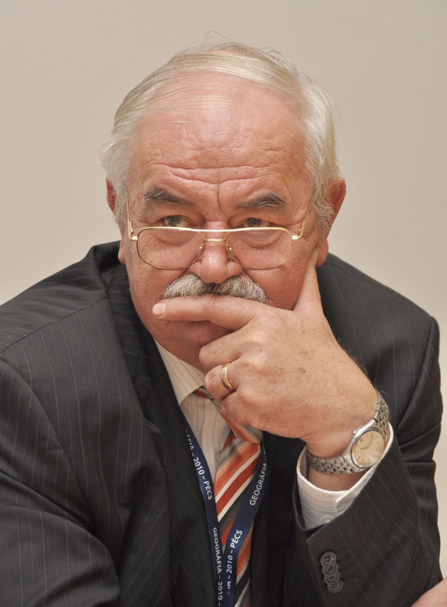 Dr. Csatári Bálint