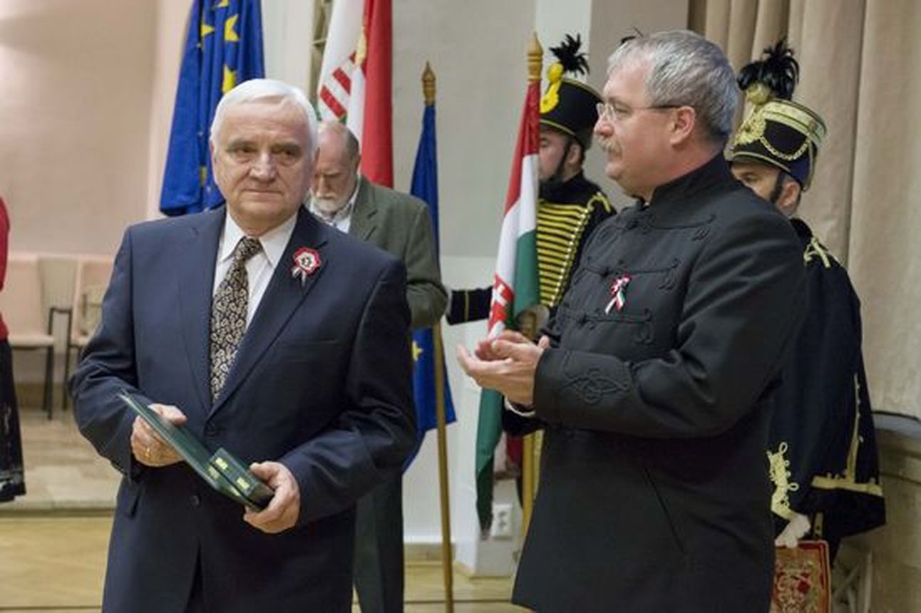 2014. március 15-én a Magyar Érdemrend Tisztikeresztjével tüntették ki