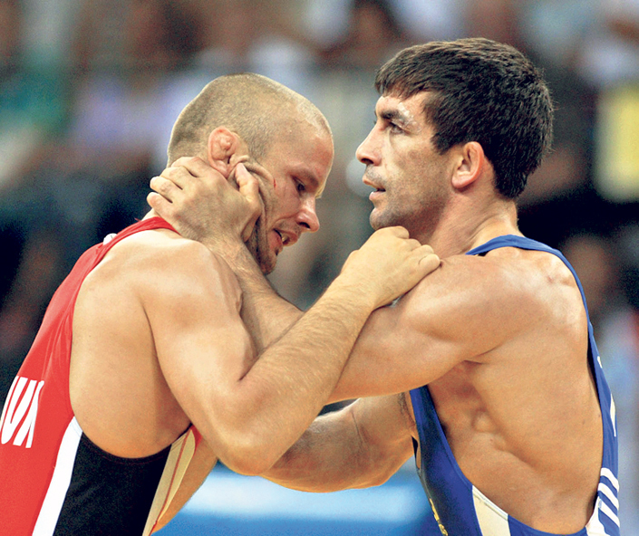 Majoros (balra) az 55 kilósok döntőjében az orosz Gajdar Mamedaljevet győzte le (MTI/Bruzák Noémi)