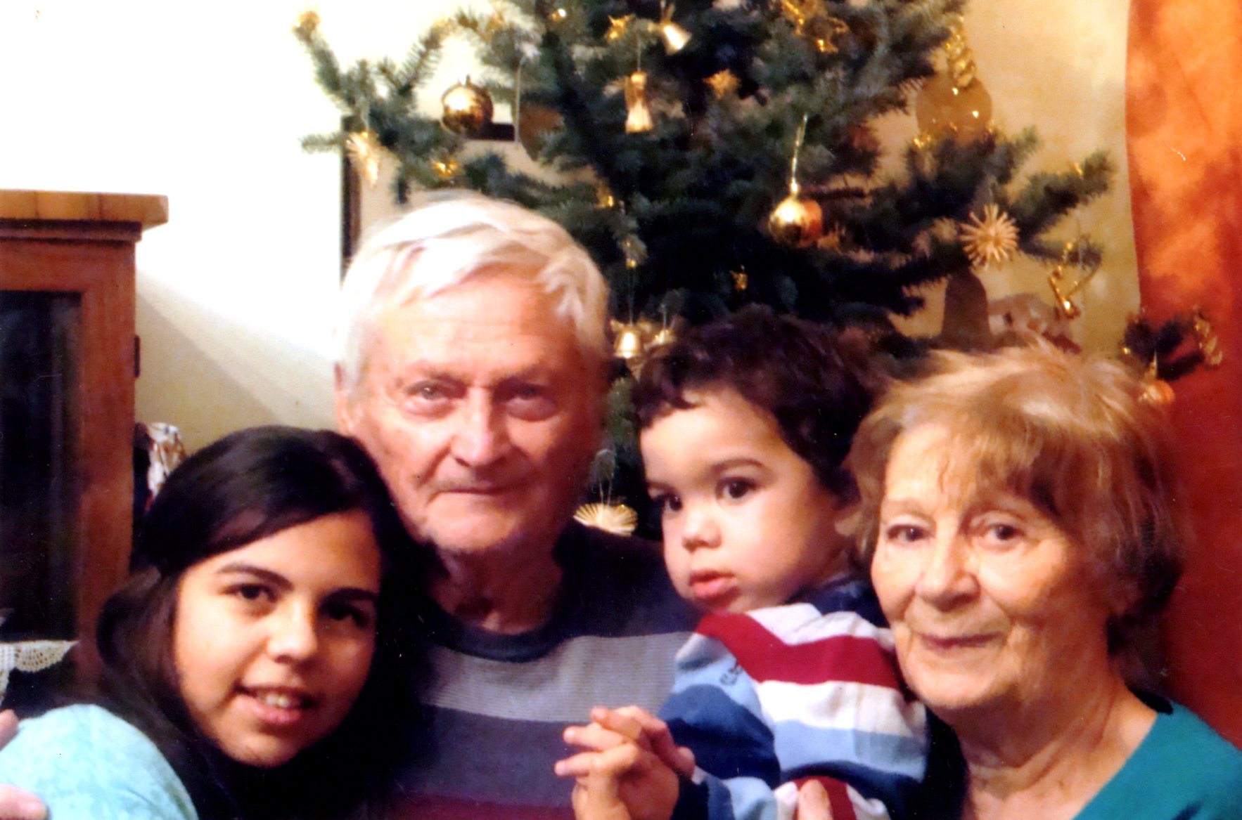 Feleségemmel és unokáinkkal