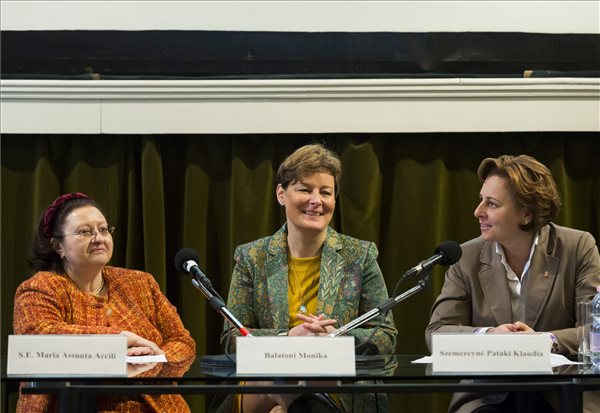 Maria Assunta Accili, Balatoni Monika és Szemereyné Pataki Klaudia
