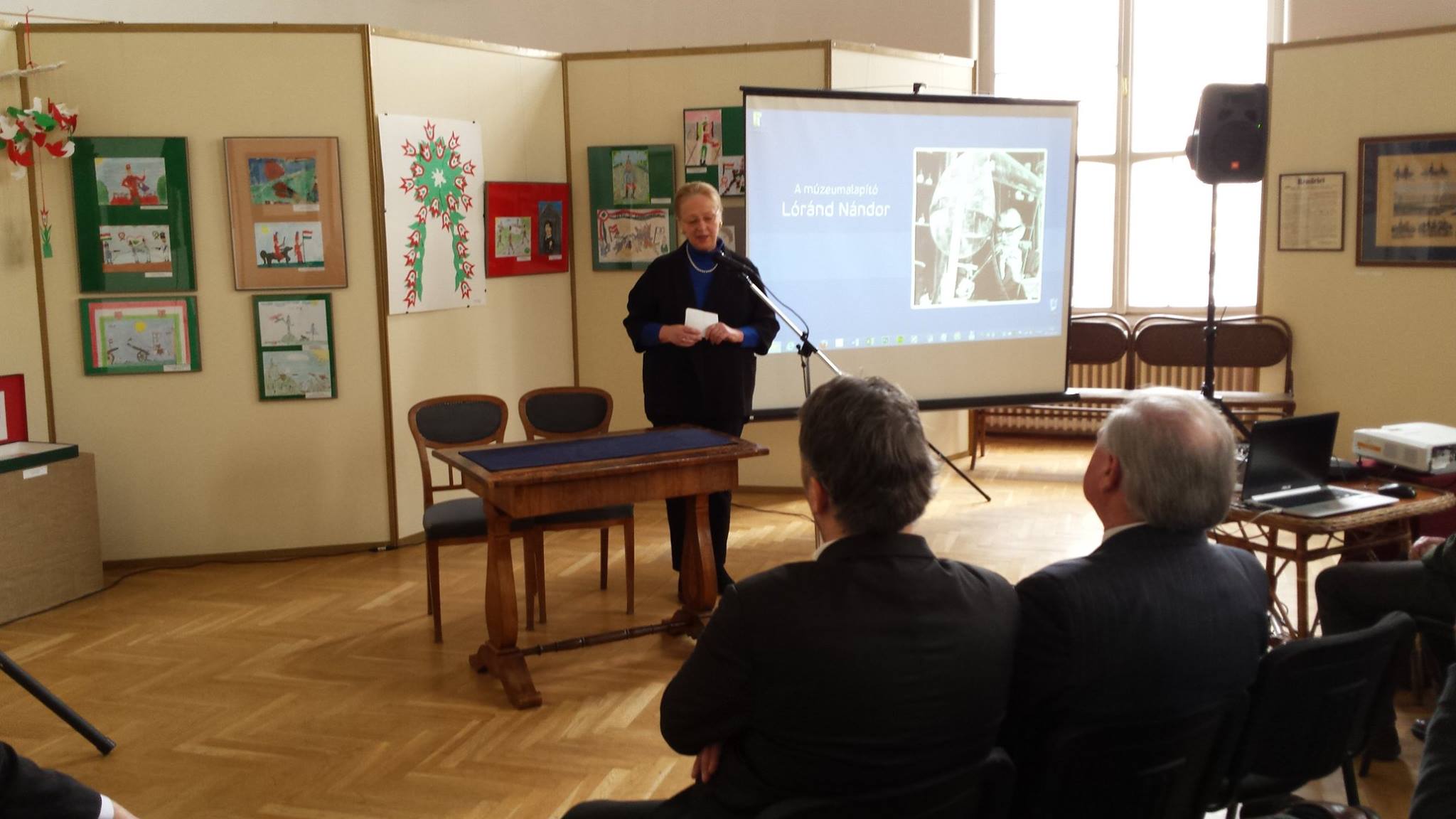 Lóránd Nándor születésének 100. évfordulója alkalmából március 30-án Kecskeméten, a Cifrapalotában gyógyszerésztörténeti konferenciát és fotókiállítást rendeztek