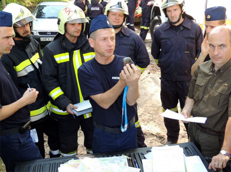 Antal Zoltán továbbképzést tart a tűzoltóknak