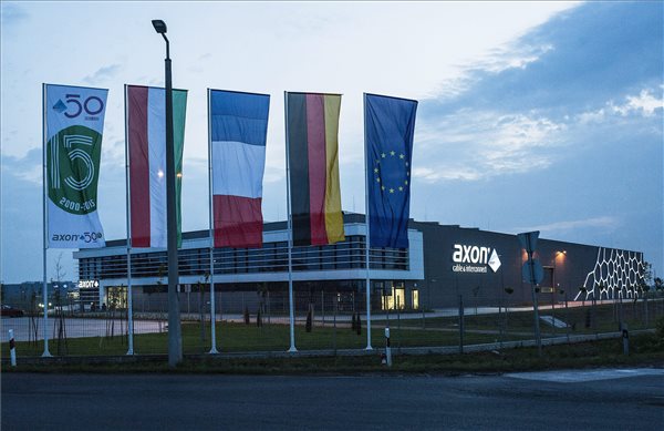 Az Axon Kábelgyártó Kft. zöldmezős beruházásként felépült kecskeméti gyára az átadás napján, 2015. május 21-én