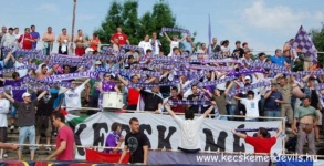 A Széktói stadionnál búcsúznak a KTE-től a szurkolók