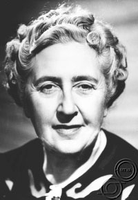 Agatha Christie írónő, a krimi műfajának királynője