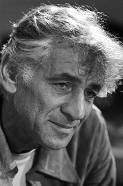 Leonard Bernstein 1971. szeptember 1-jén a Jackie Kennedy felkérésére komponált Mise művének próbáján