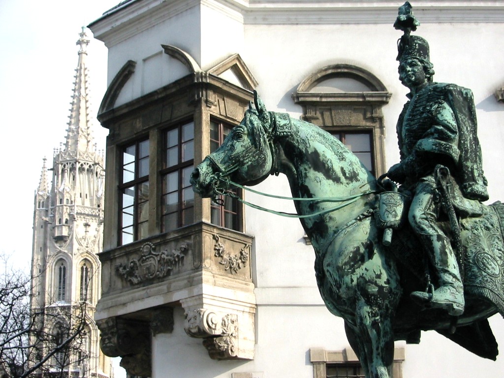 Hadik András szobra a Budai Várnegyedban