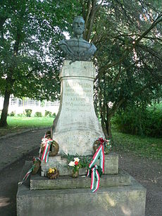 Kazinczy Lajos mellszobra a széphalmi emlékparkban