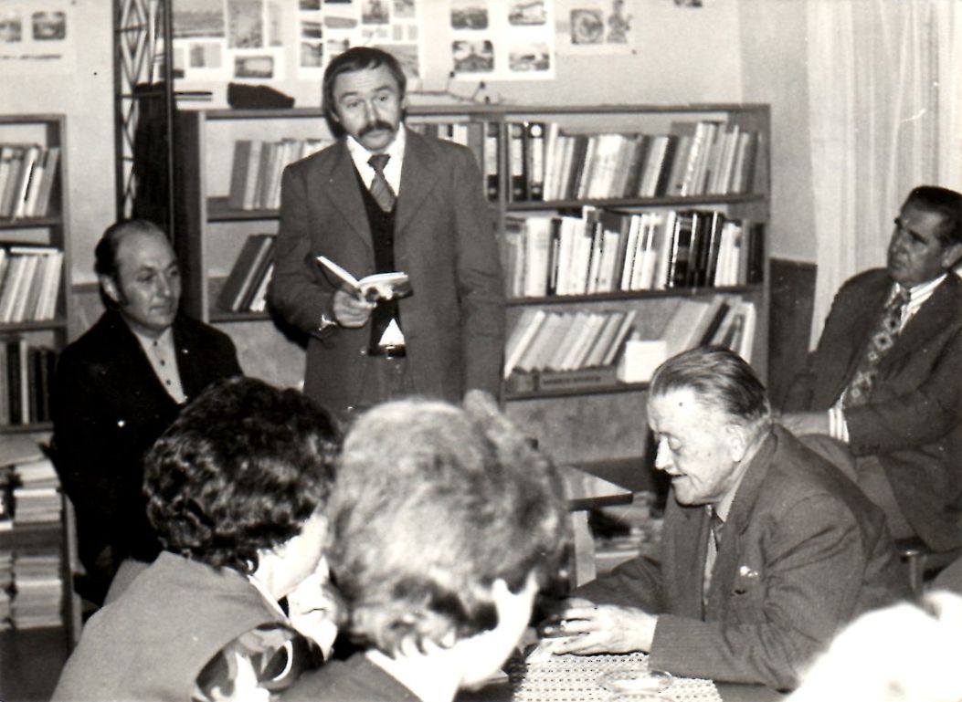 Író-olvasó találkozón Csátalján 1975 októberében