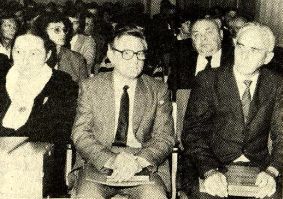 A Tudományos Munkáért kitüntetés átvételekor, a Bács-Kiskun Megyei Tanács ülésén 1988-ban