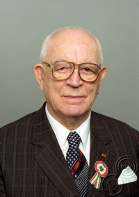 Simon Miklós Széchenyi-díjas egyetemi tanár