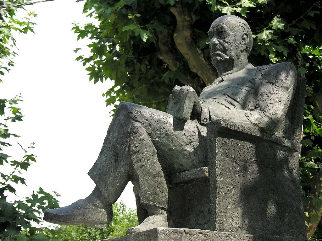 Camilo José Cela Nobel-díjas spanyol író szobra Padrónban