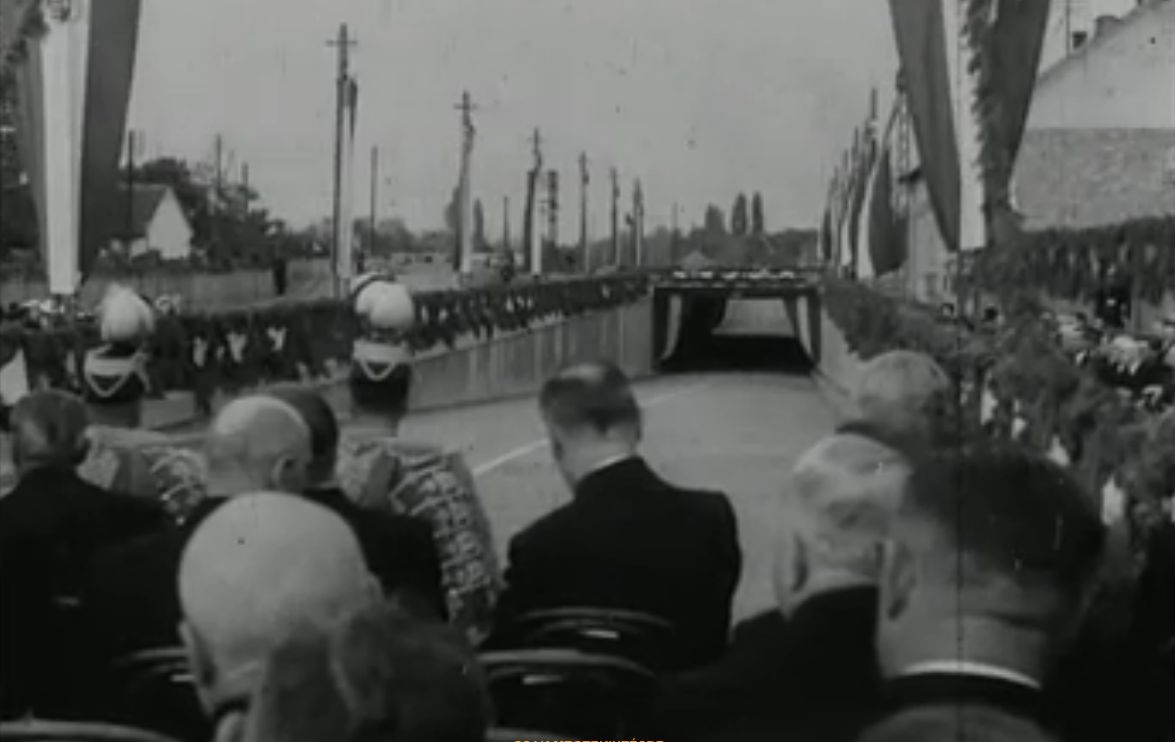  1941. június 6-án vitéz nagybányai Horthy Miklós kormányzó jelenlétében adták át a Szolnoki úti aluljárót