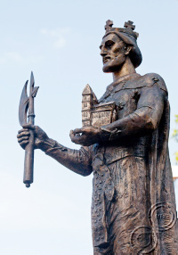 Szent László király szobra (Lebó Ferenc alkotása) a Káptalandombon