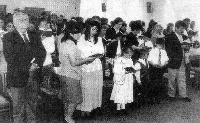 A kecskeméti gyülekezet 1997-ben, a Királyság-terem ünnepélyes birtokbavételekor