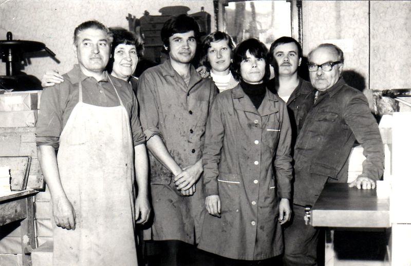 A könyvkötőrészleg csapata 1976-ban